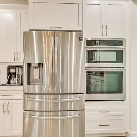 Dog-Friendly Lutz Family Home With Large Yard!